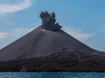 krakatau_k18605.jpg (Photo: Tom Pfeiffer)