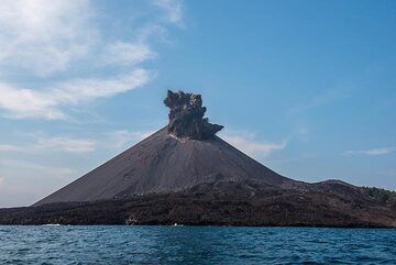 krakatau_k18606.jpg (Photo: Tom Pfeiffer)
