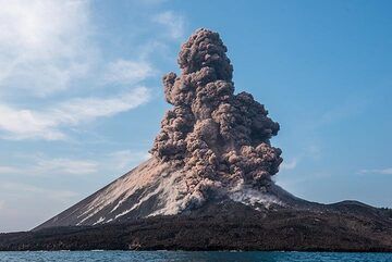 Two months later, the whole cone collapses! (Photo: Tom Pfeiffer)