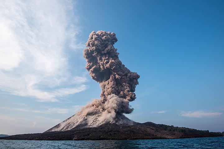 krakatau_k18631.jpg (Photo: Tom Pfeiffer)