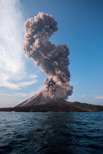 krakatau_k18636.jpg (Photo: Tom Pfeiffer)