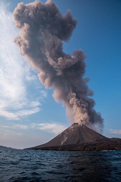 krakatau_k18642.jpg (Photo: Tom Pfeiffer)