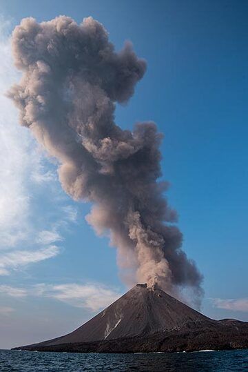 krakatau_k18643.jpg (Photo: Tom Pfeiffer)