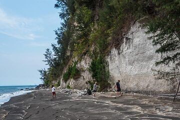 At the enormous pumice deposit from the infamous 1883 eruption of Krakatau. (Photo: Tom Pfeiffer)