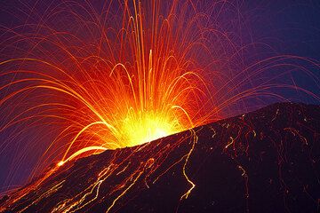 Powerful strombolian explosion showering the whole summit cone with glowing bombs. (Photo: Tom Pfeiffer)