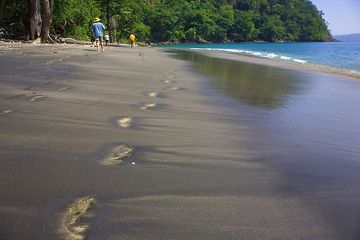 Meine Fußspurem auf dem Strand (Photo: Tom Pfeiffer)