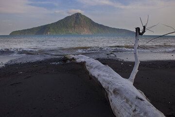 Looking towards Rakata Island, the largest remnant of the pre-1883 Krakatau island. (Photo: Tom Pfeiffer)