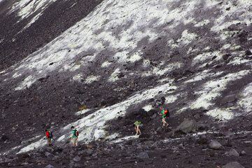 Our group walking on white altered ground at the foot of the cone of Anak Krakatau (Photo: Tom Pfeiffer)