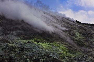 Strong steaming from a fumarole field on the lower southern flank of Anak Krakatau. (Photo: Tom Pfeiffer)
