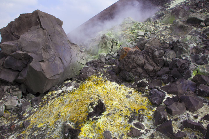 Extensive fumarole fields and large expanses of altered ground are found on the southern and western base of the main cone, especially in the valley between the low, pre-1990 crater rim and the cone. Here are some impressions taken in July during our expedition to Krakatau.   (Photo: Tom Pfeiffer)