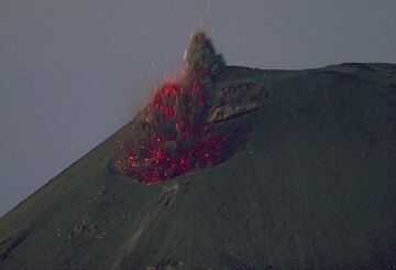 krakatau_d21340.jpg (Photo: Tom Pfeiffer)