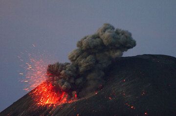 krakatau_d21366.jpg (Photo: Tom Pfeiffer)