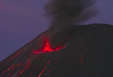 krakatau_d21375.jpg (Photo: Tom Pfeiffer)