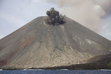 krakatau_e32583.jpg (Photo: Tom Pfeiffer)