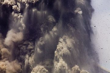 krakatau_e32607.jpg (Photo: Tom Pfeiffer)