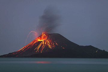 krakatau_e32655.jpg (Photo: Tom Pfeiffer)