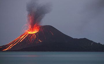 krakatau_e32661.jpg (Photo: Tom Pfeiffer)