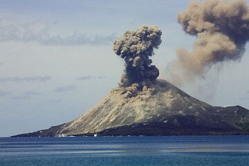 One of the largest vulcanian explosions during our observation happened around 1pm on 23 November. Blocks land all over Anak Krakatau island and many fall into the sea (impacts visible on the left). (Photo: Tom Pfeiffer)
