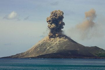 krakatau_e32741.jpg (Photo: Tom Pfeiffer)