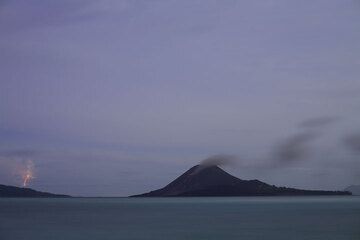 23 Nov evening: the usual thunderstorms over Sumatra illuminate the sky to the west while Krakatau is venting ash. (Photo: Tom Pfeiffer)