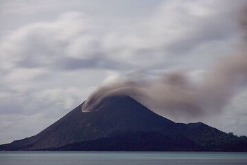 Wind picks up and blows the ash clouds over the top of Anak Krakatau. (Photo: Tom Pfeiffer)