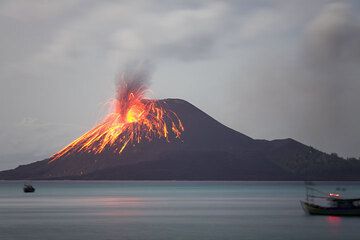 krakatau_e33109.jpg (Photo: Tom Pfeiffer)