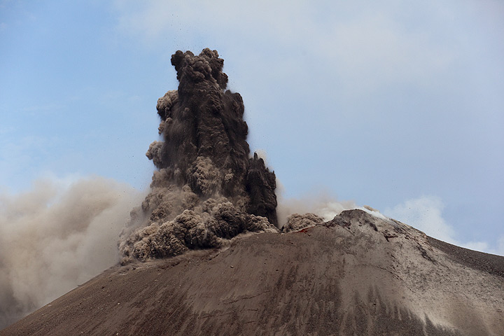 krakatau_i37109.jpg (Photo: Tom Pfeiffer)