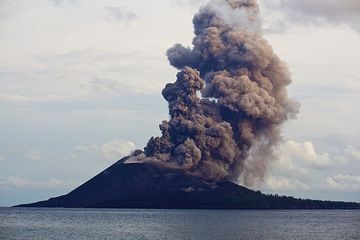 krakatau_i37387.jpg (Photo: Tom Pfeiffer)