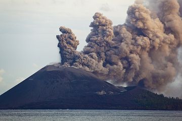 krakatau_i37399.jpg (Photo: Tom Pfeiffer)