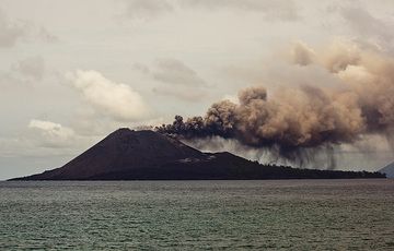 krakatau_i37486.jpg (Photo: Tom Pfeiffer)
