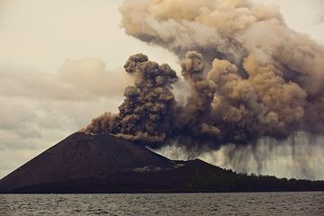 krakatau_i37514.jpg (Photo: Tom Pfeiffer)