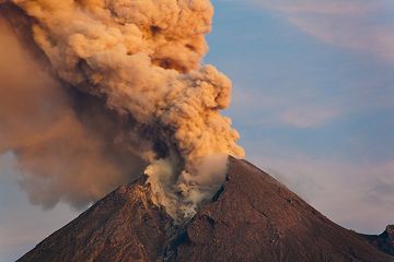 merapi_i38032.jpg (Photo: Tom Pfeiffer)