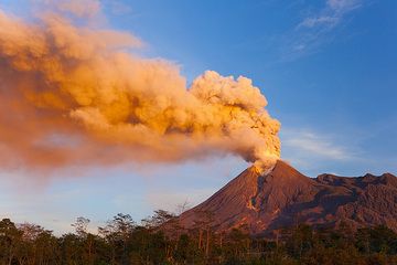 merapi_i38047.jpg (Photo: Tom Pfeiffer)