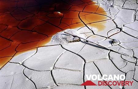 A drying-out pond containing ill-looking red water inside the crater of Papandayan volcano. (Photo: Tom Pfeiffer)