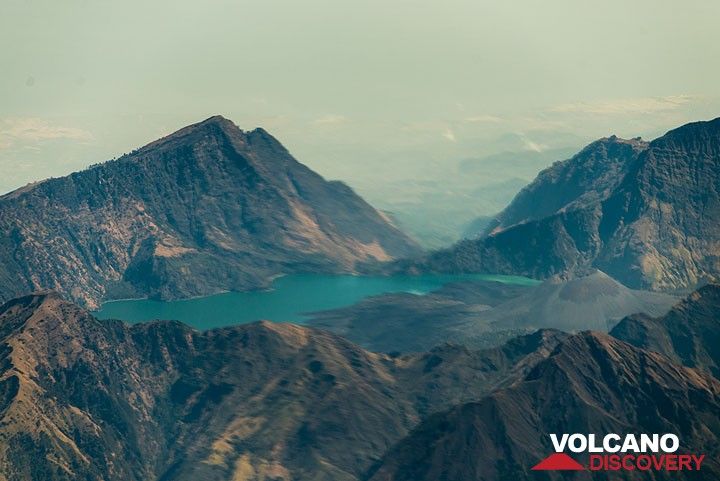 Rinjani's caldera seen from the flight to Flores (Photo: Tom Pfeiffer)