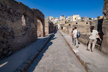 An ancient road in Herculaneum. (Photo: Tobias Schorr)