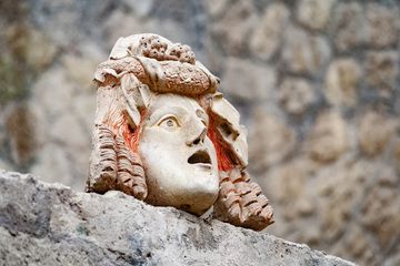 Ein griechisch inspirierter Kopf in einer Villa von Herculaneum. (Photo: Tobias Schorr)