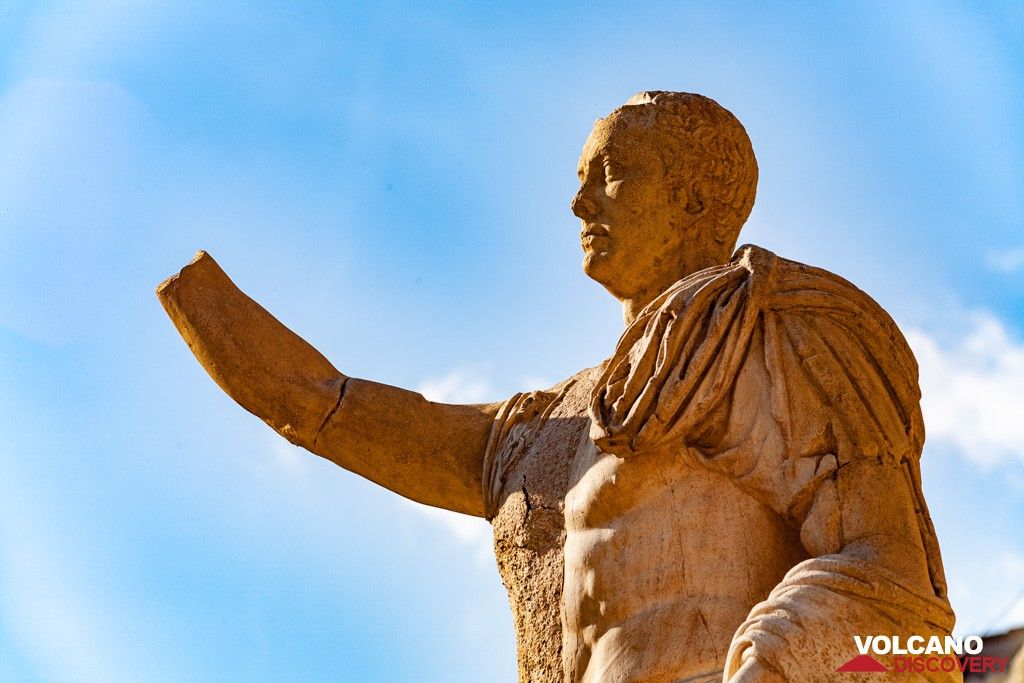 A Roman statue in Herculaneum. (Photo: Tobias Schorr)