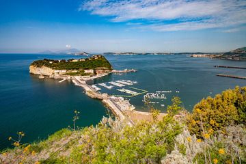 The little volcano island Nisida near Bagnoli town. (Photo: Tobias Schorr)