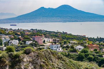 The volcano Vesuvius is dominating the bay of Naples. (Photo: Tobias Schorr)