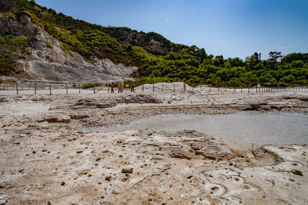 A dangerous boiling mud pool at the Phlegrean fields. (Photo: Tobias Schorr)