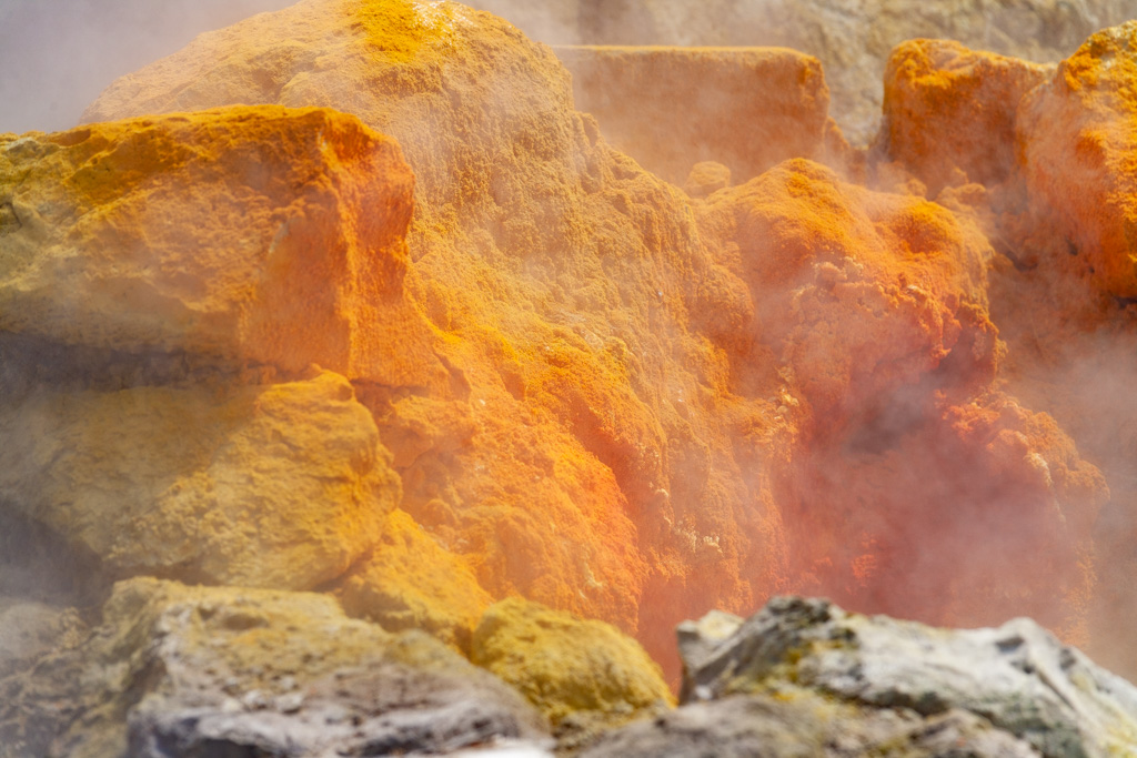 Sulphur and other minerals at an fumarole in the Phlegrean fields. (Photo: Tobias Schorr)