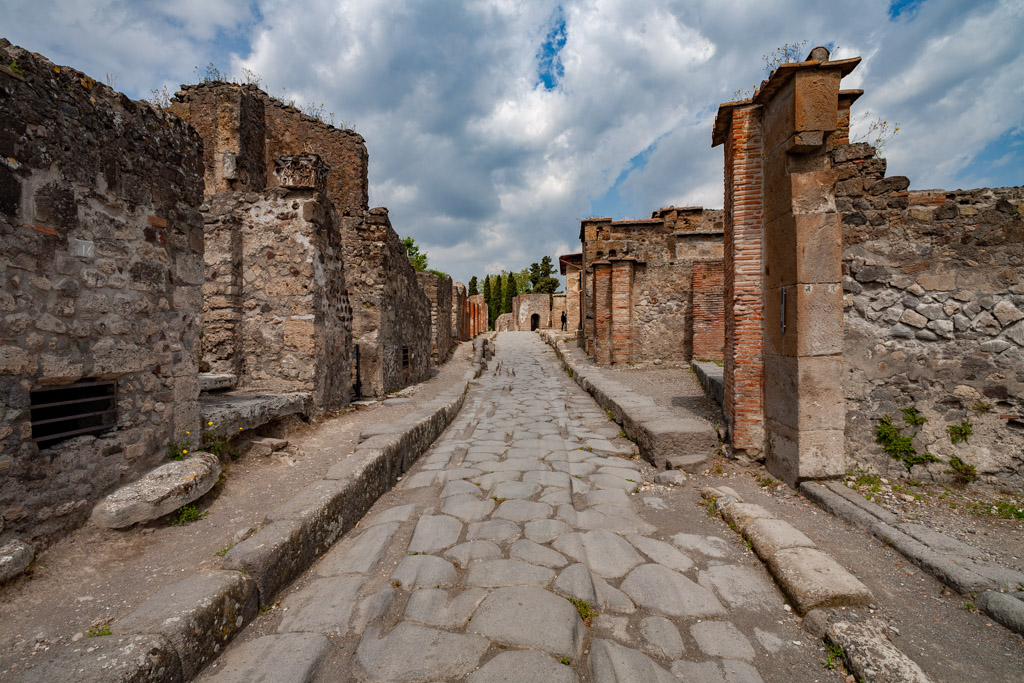 A typical road in the city of Pompeji. (Photo: Tobias Schorr)