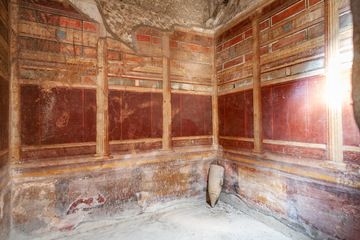 Wall decorations in a Roman villa at Pompeji. (Photo: Tobias Schorr)