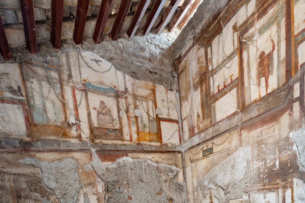 Wall paintings inside an ancient villa at Pompeji. (Photo: Tobias Schorr)