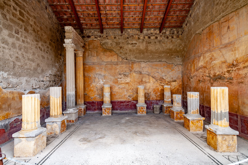 Inside an Roman sanctuary of Pompeji. (Photo: Tobias Schorr)