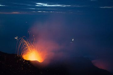 Wide-angle view over the crater terrace from Pizzo with lights of tourist boats in the background. (Photo: Tom Pfeiffer)