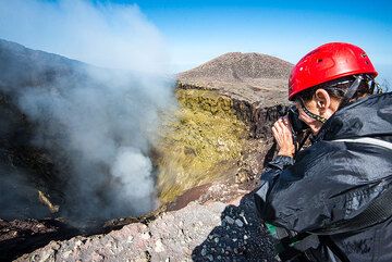 Faith taking photos of the NE crater (Photo: Tom Pfeiffer)
