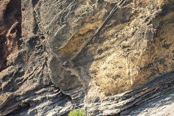 Detail of volcanic ash layers of Monte Rosa (Photo: Tom Pfeiffer)