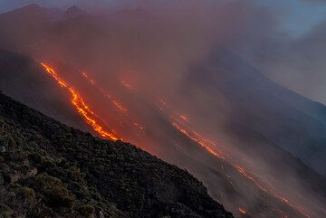Aktive Lavaströme auf dem Vulkan Stromboli am 7. Oktober 2014 (Photo: Tom Pfeiffer)